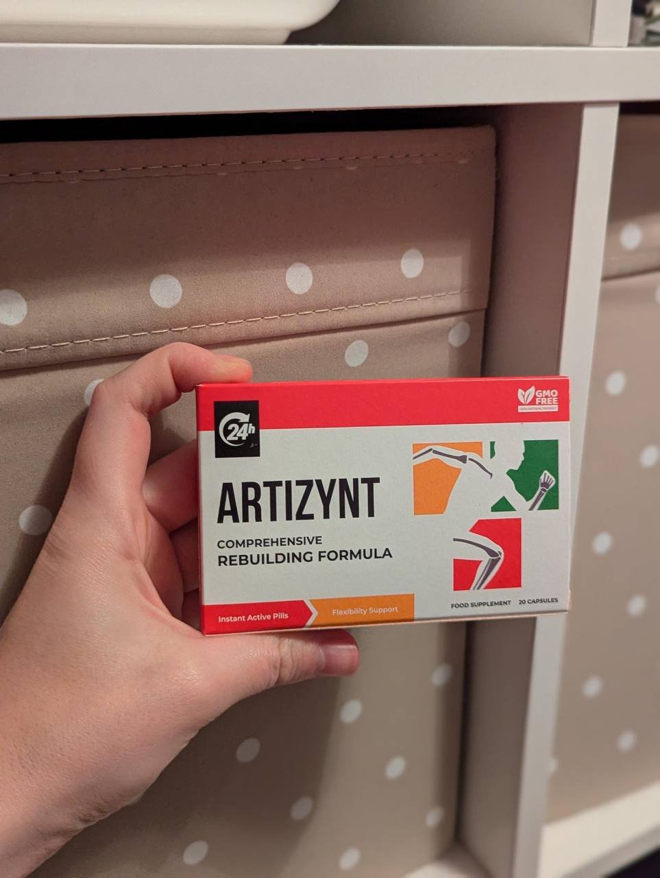 ArtiZynt Kapseln in der Hand